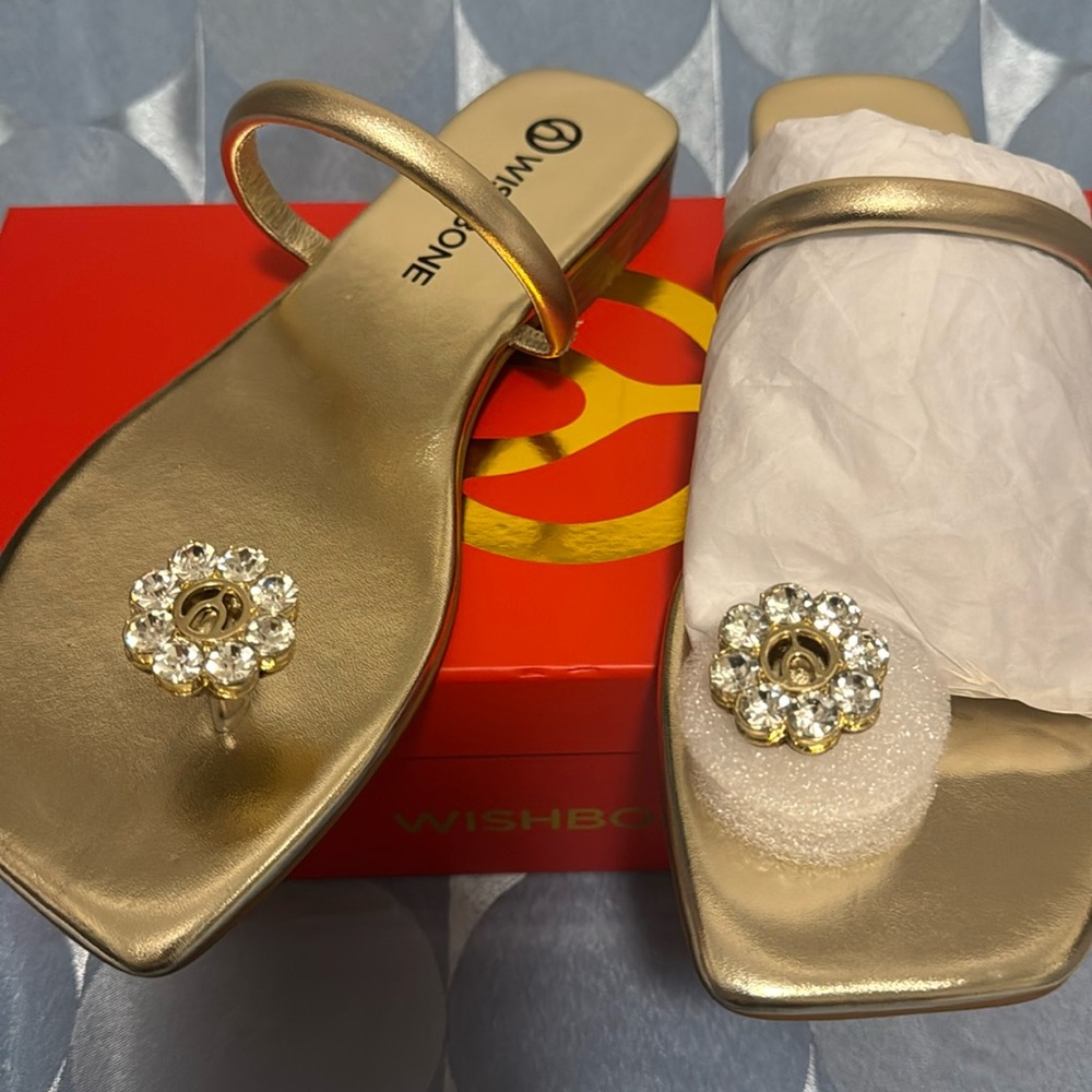 Brandnew Wishbone Sandal